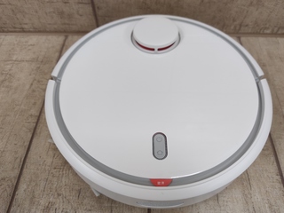 1493 Б/У Робот-пылесос Xiaomi Mi Robot Vacuum Cleaner White SDJQR01/02RR (Гарантия 3 мес.)