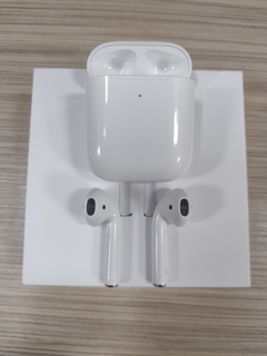 JMMT Б/У Гарнитура Apple AirPods 2 Bluetooth (Wireless Charging Case) (Гарантия 1 мес.)
