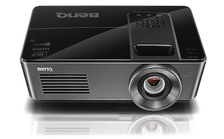 Проектор BenQ MH7401x0.65" DLPDarkchip3 LVDS, 1920x1080, 4000 ANSI, 11000:1, +/-40°, 33Db, 1.378-2.067:1, 5W, Lamp:3500 hrs, 3,7 kg. 5s CW, 2xHDMI 1.4