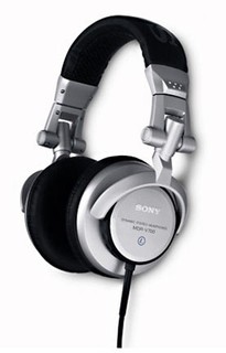 Наушники Sony MDR-V700 мониторные DJ-style,50мм,неодим,складные,адаптер на 6,3мм,футляр